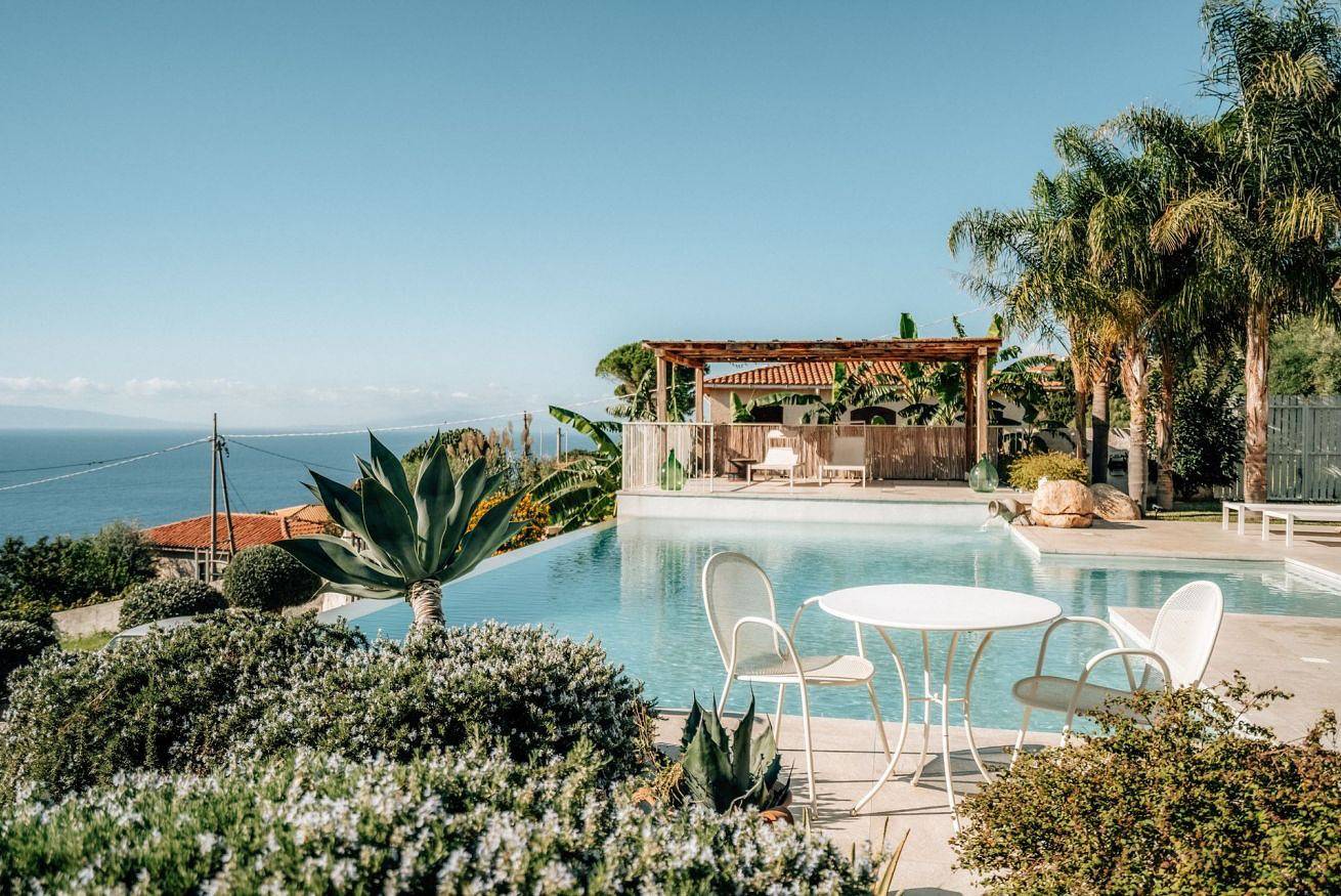 Villa Michaela, atemberaubende unabhängige Villa mit Infinity-Pool in Faro Capo Vaticano, Vibo Valentia Provinz