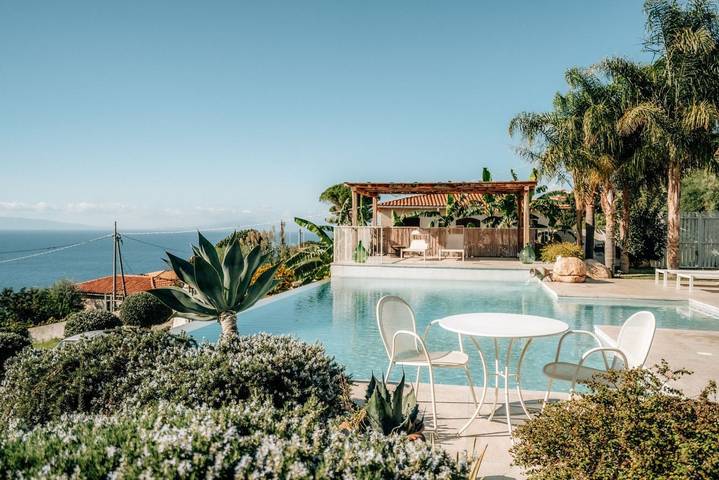 Villa Michaela, atemberaubende unabhängige Villa mit Infinity-Pool in Faro Capo Vaticano, Ricadi (gemeinde)