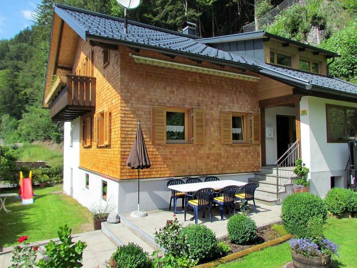 Ferienhaus für 10 Personen, mit Balkon und Terrasse sowie Garten in Schruns-Tschagguns