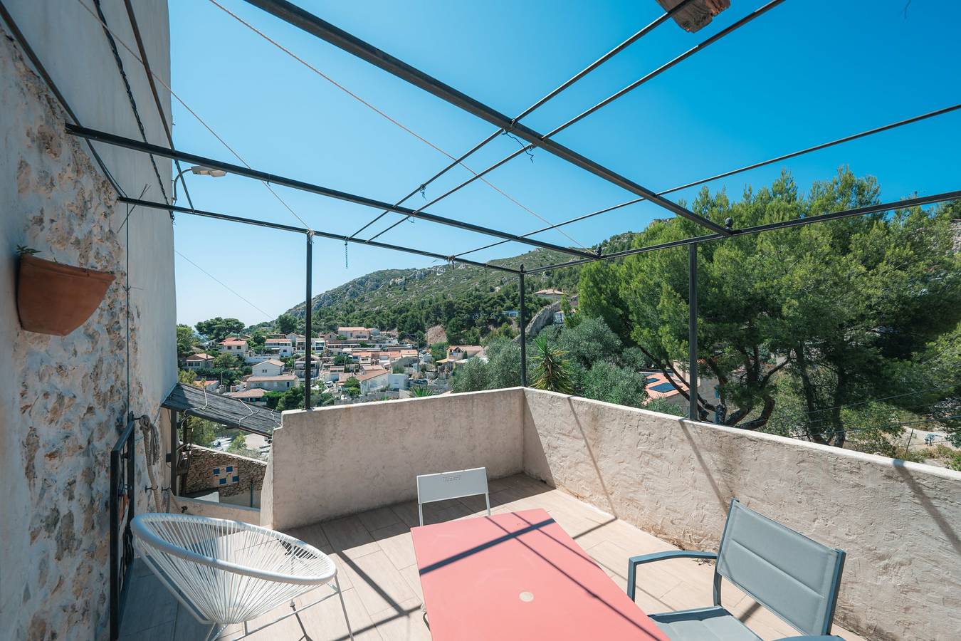Ganze Wohnung, L'Atypique - Cabanon 3 ch et terrasse au calme in Niolon, Le Rove