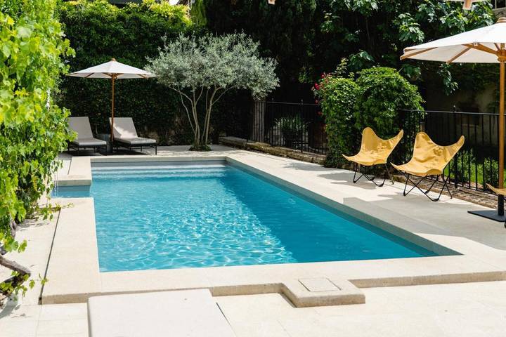 Hôtel pour 4 personnes, avec jardin ainsi que piscine et terrasse