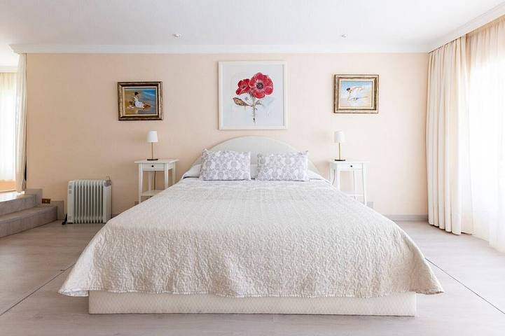 Unique property with 2 villas, tennis court & heated swimming pool - All Private in El Pinito, La Orotava