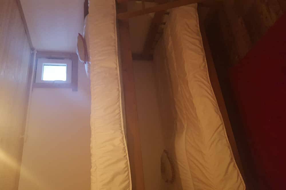 Appartement entier, Appartement avec Jacuzzi Privatif proche stations ski vue imprenable 2 chambres in Serraval, Région d'Annecy