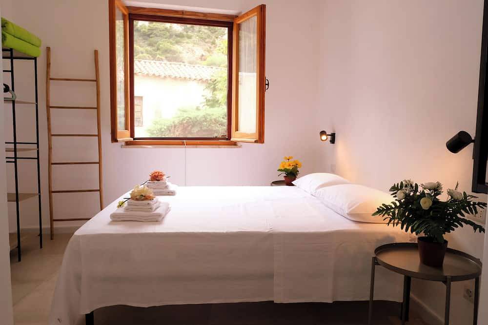 Appartamento intero, Newly refurbished Apartment great location in Buggerru, Costa Verde (Sardegna)