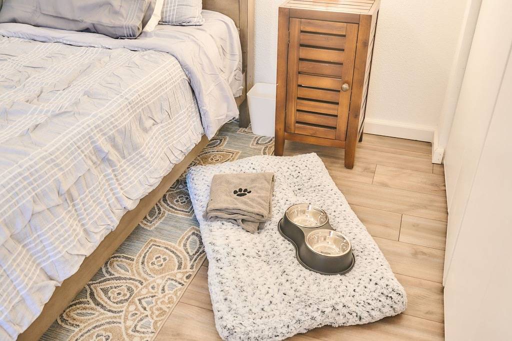 Ganze Wohnung, Cozy Condo w/King Bed Near Seatac Airport in SeaTac, King County