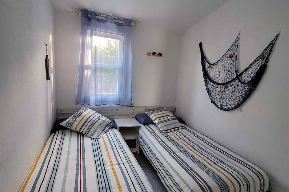 Semi-detached house with small garden 3 minutes from the Cap d´Artrutx lighthouse in Cap d'Artrutx, Ciutadella