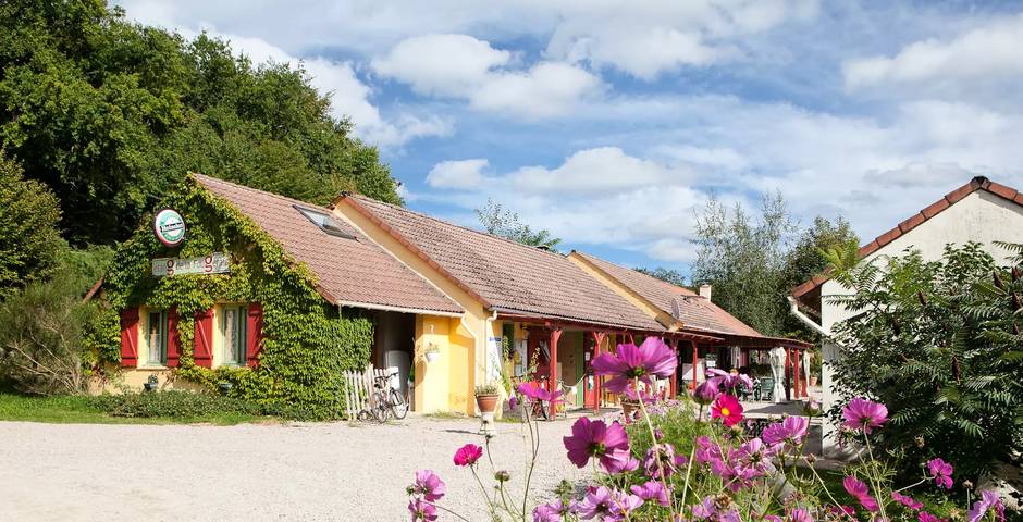 Camping pour 8 personnes, avec vue ainsi que terrasse et piscine dans Nièvre - 2