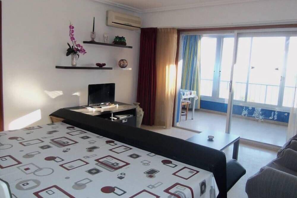 Apartamento entero, 1ª linea playa, piscina comunitaria., parking privado, Wifi, balcón acristalado in Cullera, Costa de Valencia