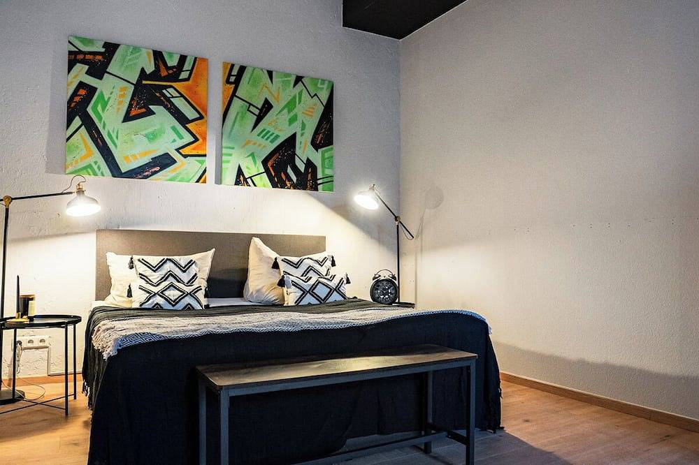Entire apartment, Design Loft - 200 square meters - home cinema - parking lot - 6 persons in Wiesbaden, Rheingau