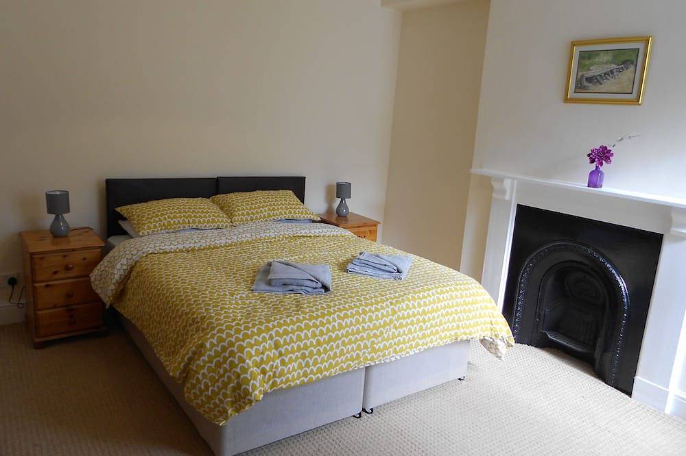 Beautiful sea and countryside views just a few minutes walk from the harbour in Ilfracombe, Devon