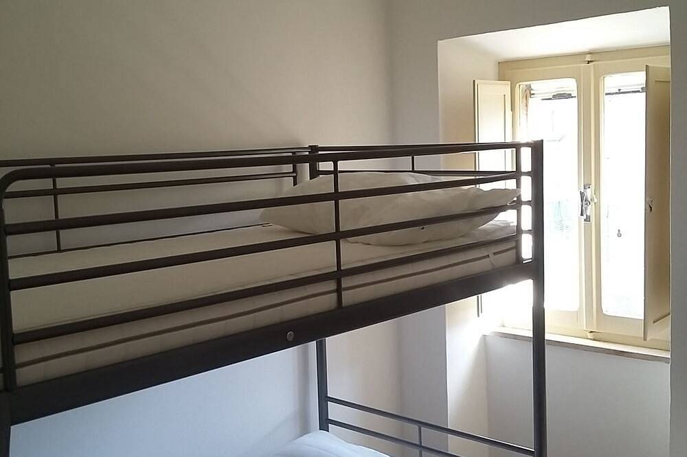 Entire apartment, Very central apartment, a few steps from the Duomo and the Theatre, with balcony in Orvieto, Terni Province