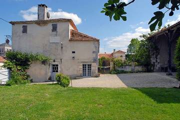 Agriturismo pour 17 personnes, avec jardin à Nanteuil-Auriac-de-Bourzac