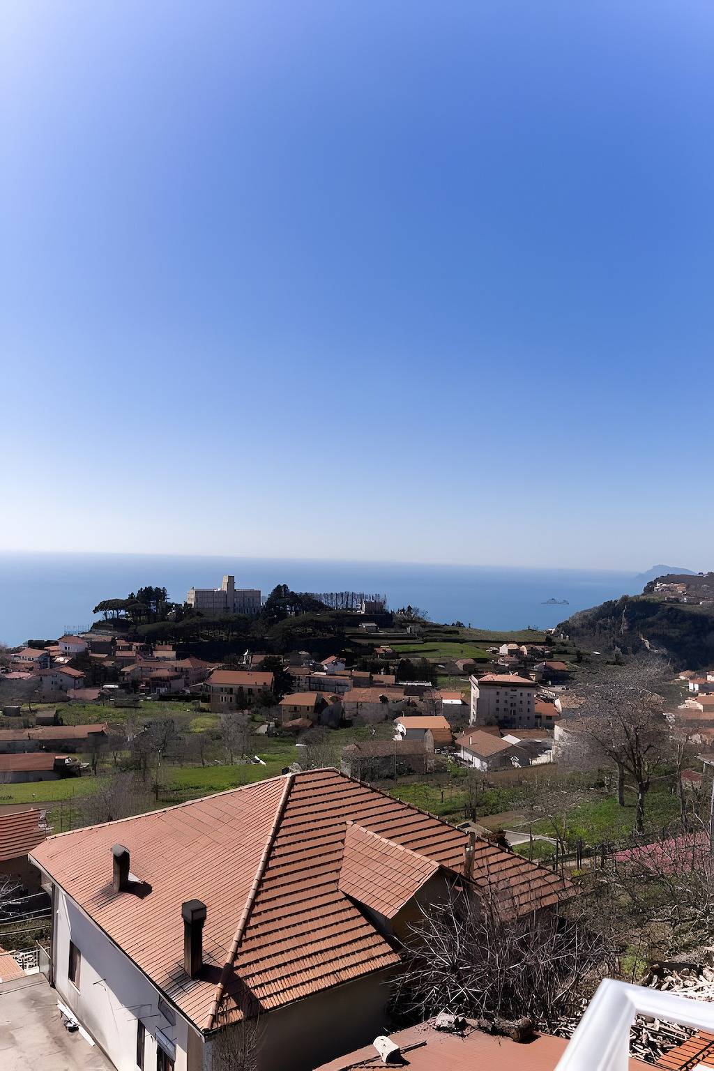 Zimmer „Camera Cielo mit privatem Balkon“, Meerblick, Wlan und Klimaanlage in Pianillo, San Lazzaro