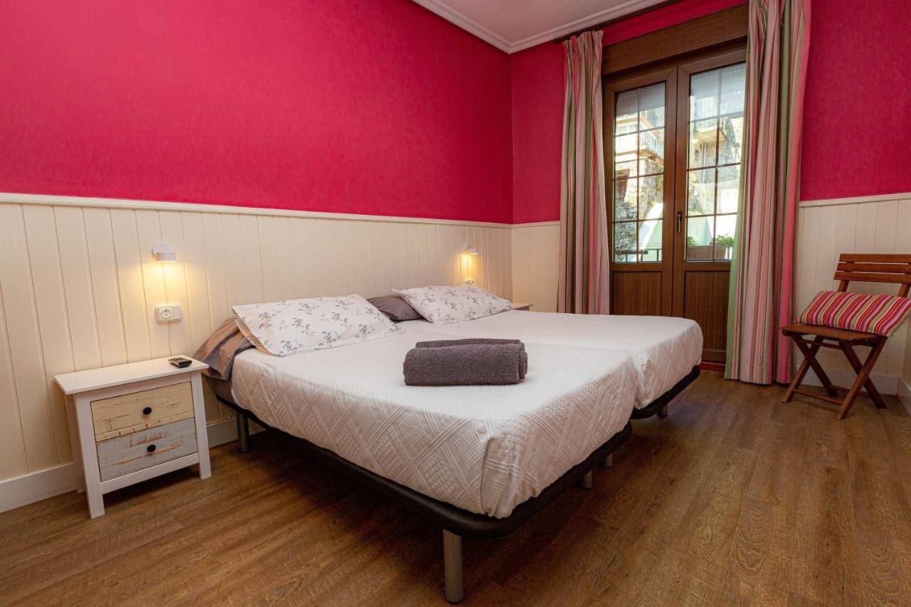 Double Room with Shared Bathroom in Kontxa hondartza - Playa de la Concha (San Sebastian), San Sebastian