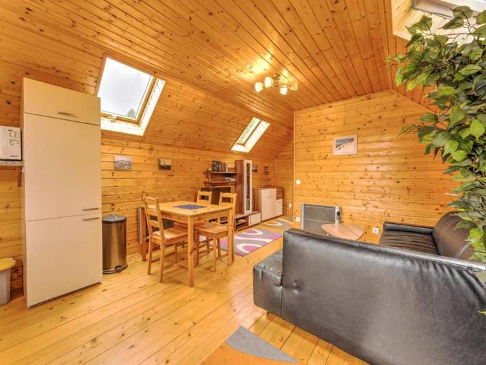 Ganze Wohnung, Schöne Ferienwohnung mit Balkon in den Alpen in Liebenfels, Mittelkärnten