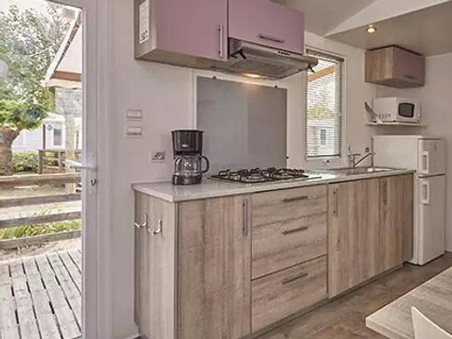 Camping Le Hameau des Pins - Stacaravan 6 personen - Comfort | 2 Slaapkamers | 4/6 Pers | Verhoogd terras | Airconditioning in La Moutone, La Crau