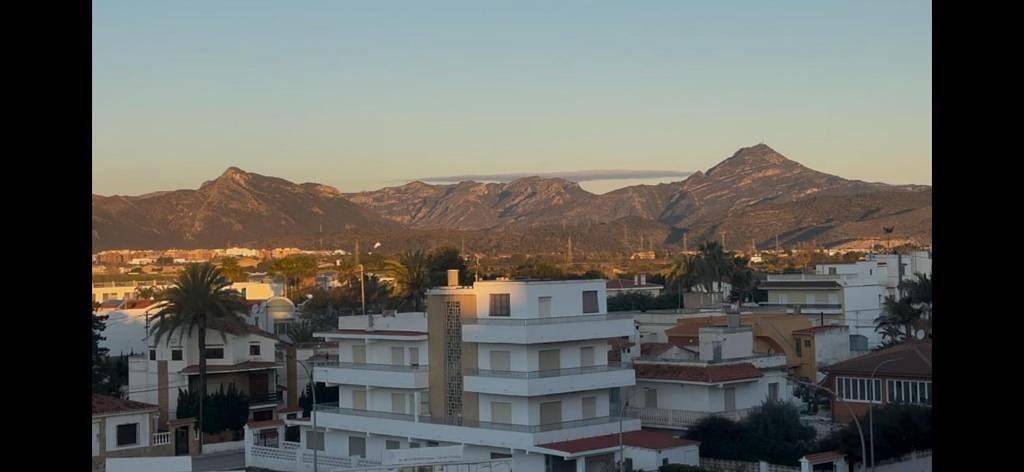 Apartamento vacacional entero, Sea views-Balcony-Sleeps 6-Parking-Aircon/Heating in Daimuz, Costa de Valencia