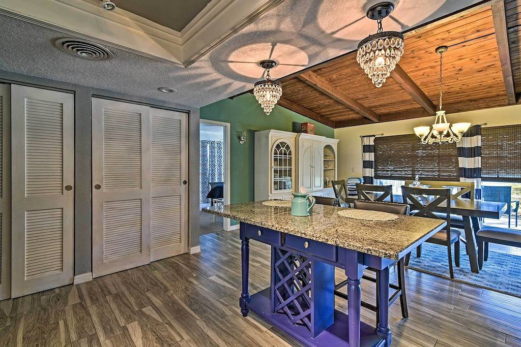 Riverfront Home w / Dock - 1 Mi zum Homosassa St. Park in Homosassa, Citrus County