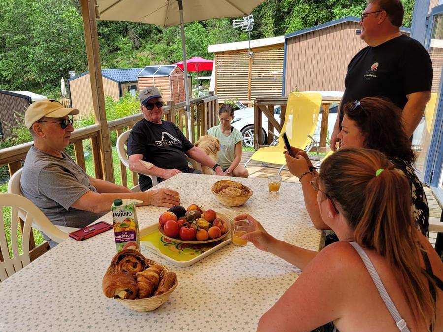 Camping La Castillonderie - Mobilheim 6 personen - Privilège 3 Schlafzimmer - 2 Badezimmer - Klimaanlage + Tv in Thonac, Périgord Noir