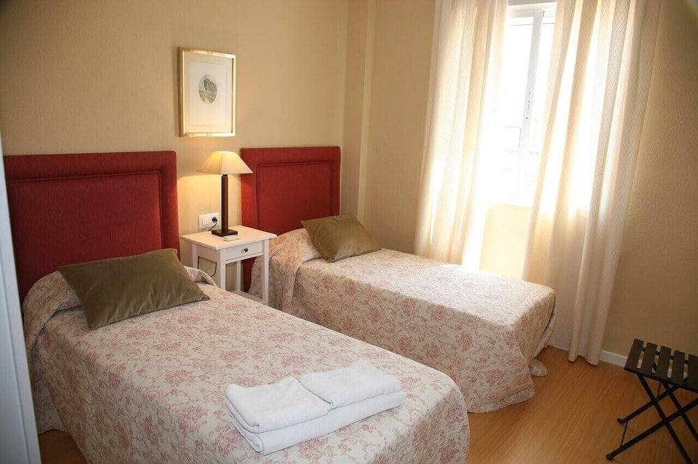 Apartamento entero, Macarena Flat  7 pax 3 dormitorios 2 baños a 10 minutos del centro in Casco Antiguo, Sevilla