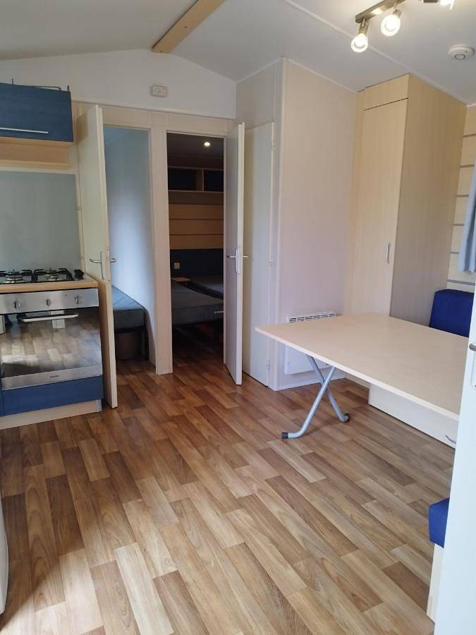 Camping pour 6 personnes, avec jardin et piscine à La Roque-d'Anthéron - 4