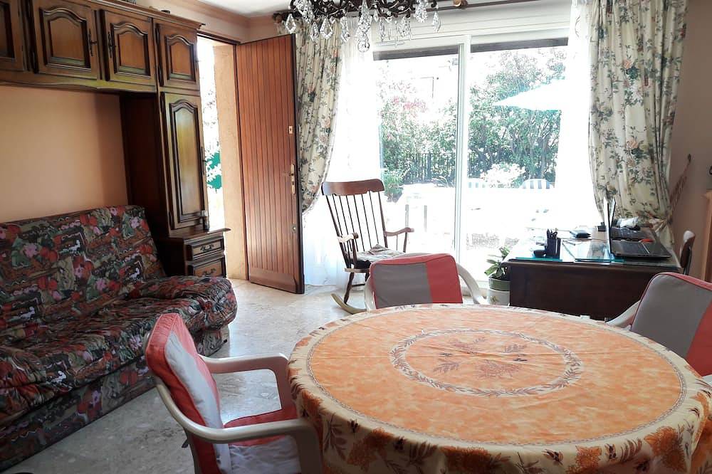 Rez-de-chaussée de villa, 2 pièces, 2 à 3 personnes in Hyeres, Parc national de Port-Cros