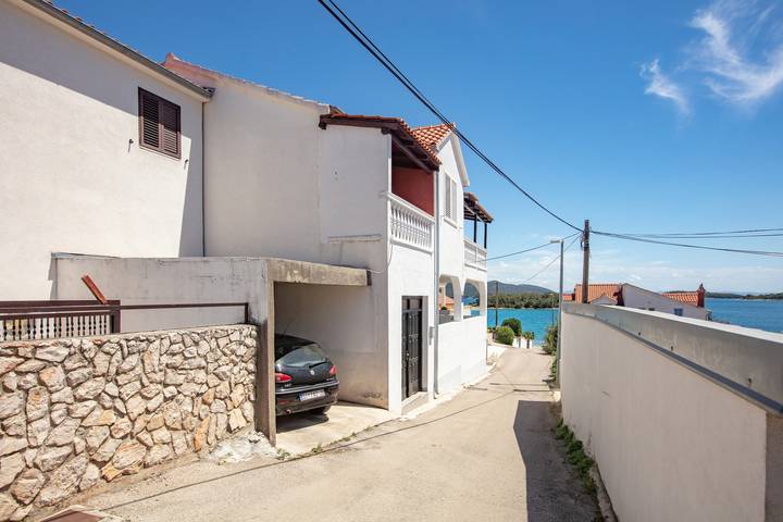 Ferienwohnung für 3 Personen, mit Balkon/Terrasse, mit Haustier in Jezera - 3
