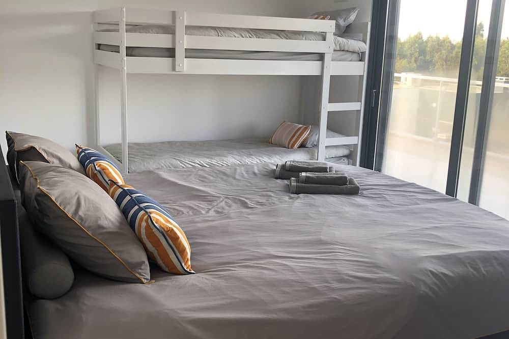 New holiday home for max. 8 people with heated private pool in Portugal! in Caldas da Rainha, Leiria District
