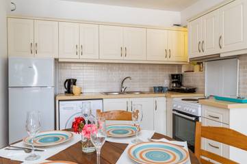 Vacation Rental for 5 Guests in Mykonos, Cyclades, Picture 4