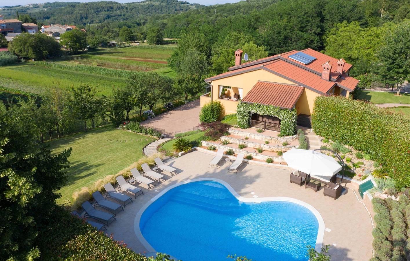 Ferienhaus für 10 Personen mit Pool in Karojba, Zentralistrien