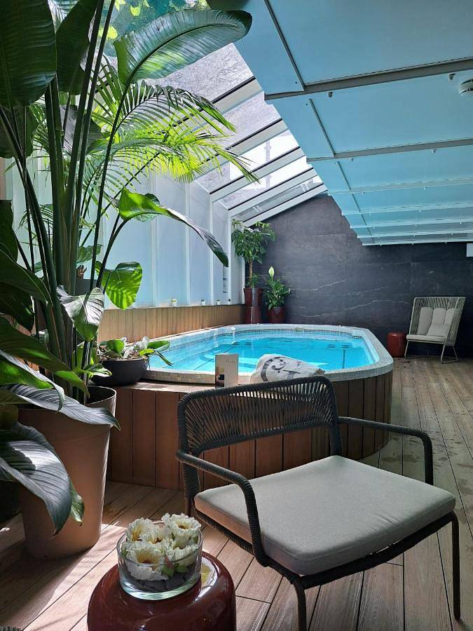 Hôtel pour 2 personnes, avec jacuzzi et piscine ainsi que sauna et jardin