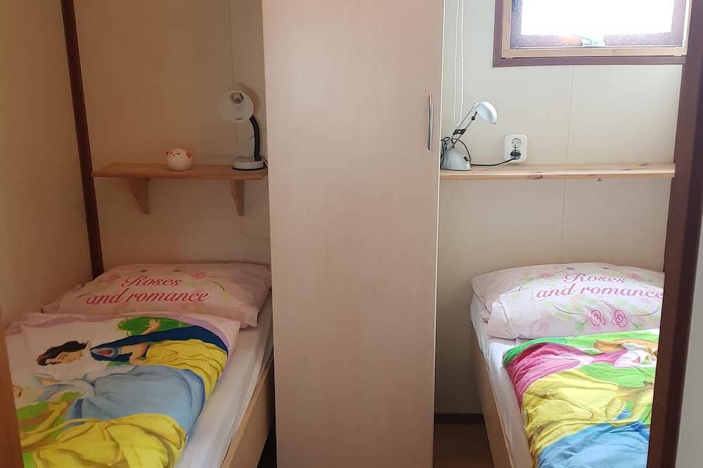 Chalet Jantje 291 Recreatiepark Burghorn in Schagen Noord-Holland, nabij Callantsoog in Schagen, Nederlandse Noordzeekust