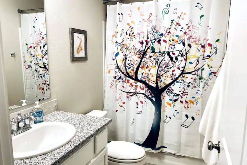 Rock&Roll~King Bed-Texas Tech-Lubbock- Bdrm Sleeps 6 in Lubbock, Lubbock County