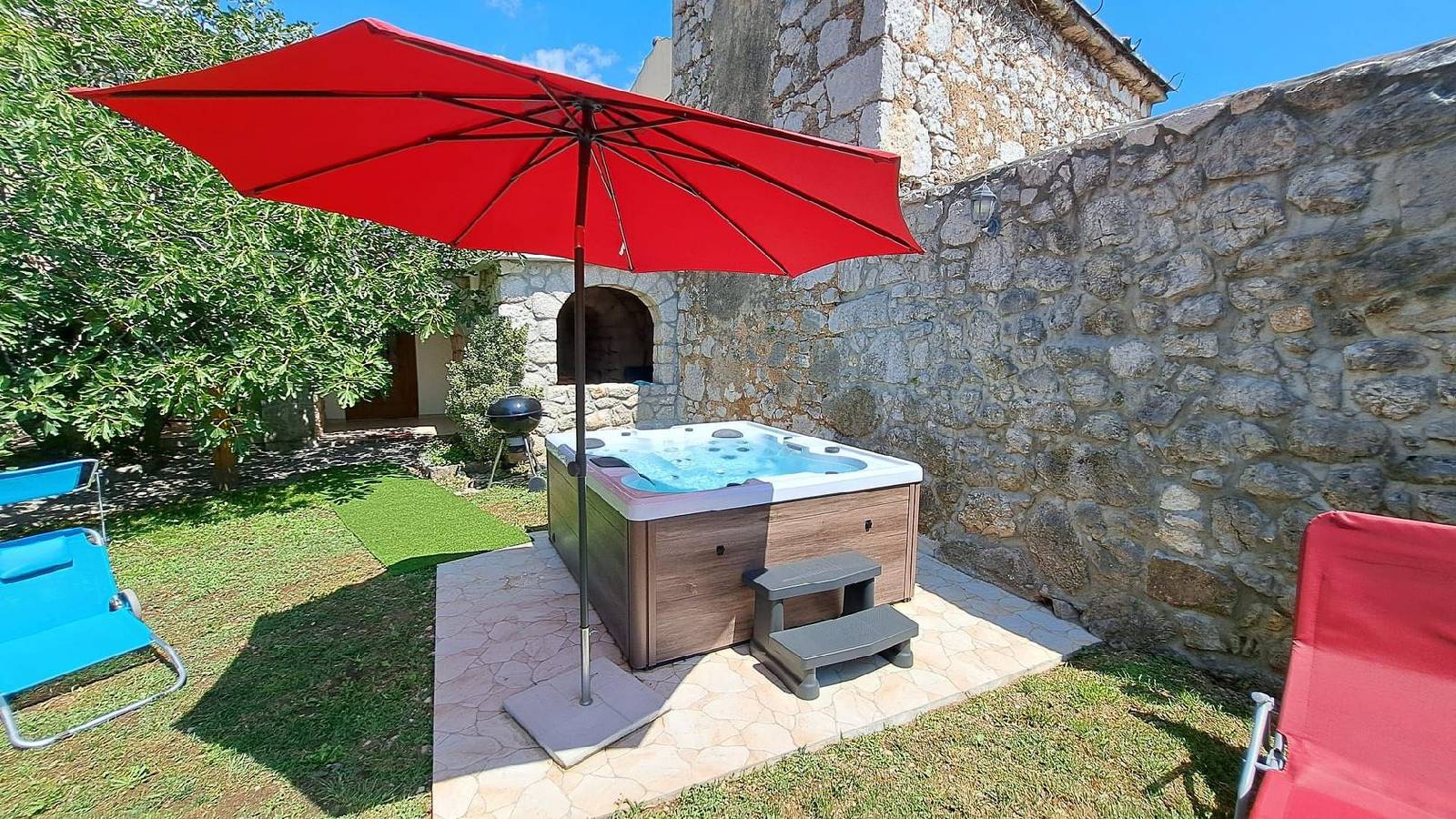 Ruime villa met drie slaapkamers en een serene tuin in Tribalj, Primorje-Gorski Kotar
