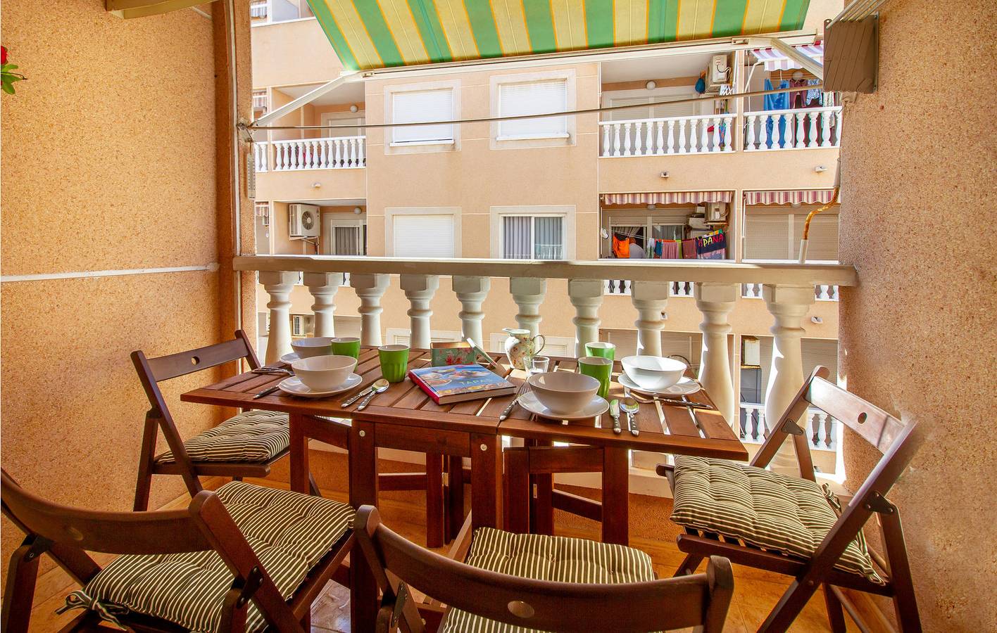 Apartamento vacacional entero, Apartamento de vacaciones junto a la playa con comodidades. in Torrevieja Centro, Torrevieja
