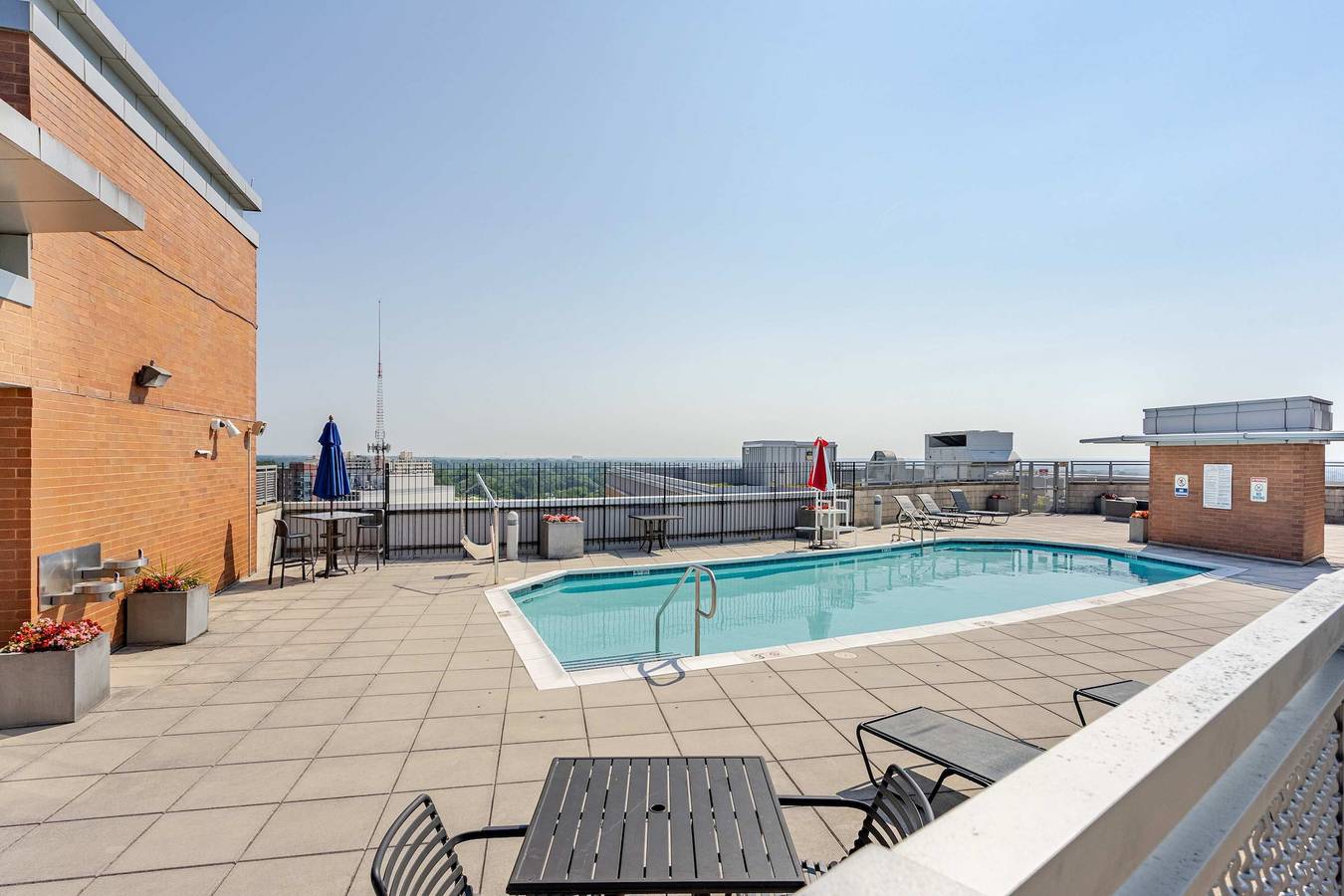 Ganze Wohnung, Dtss Luxepad 2B2B with Rooftop Pool Dc View Lounge in Silver Spring, Maryland