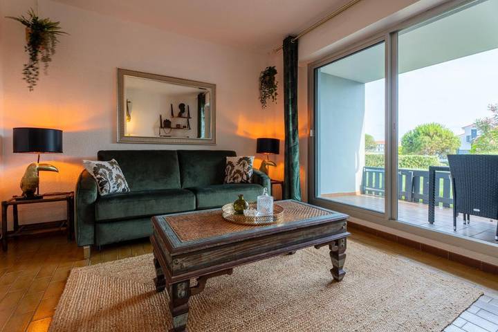 Gîte pour 4 personnes, avec jardin ainsi que vue et terrasse dans Plage Notre-Dame - 4