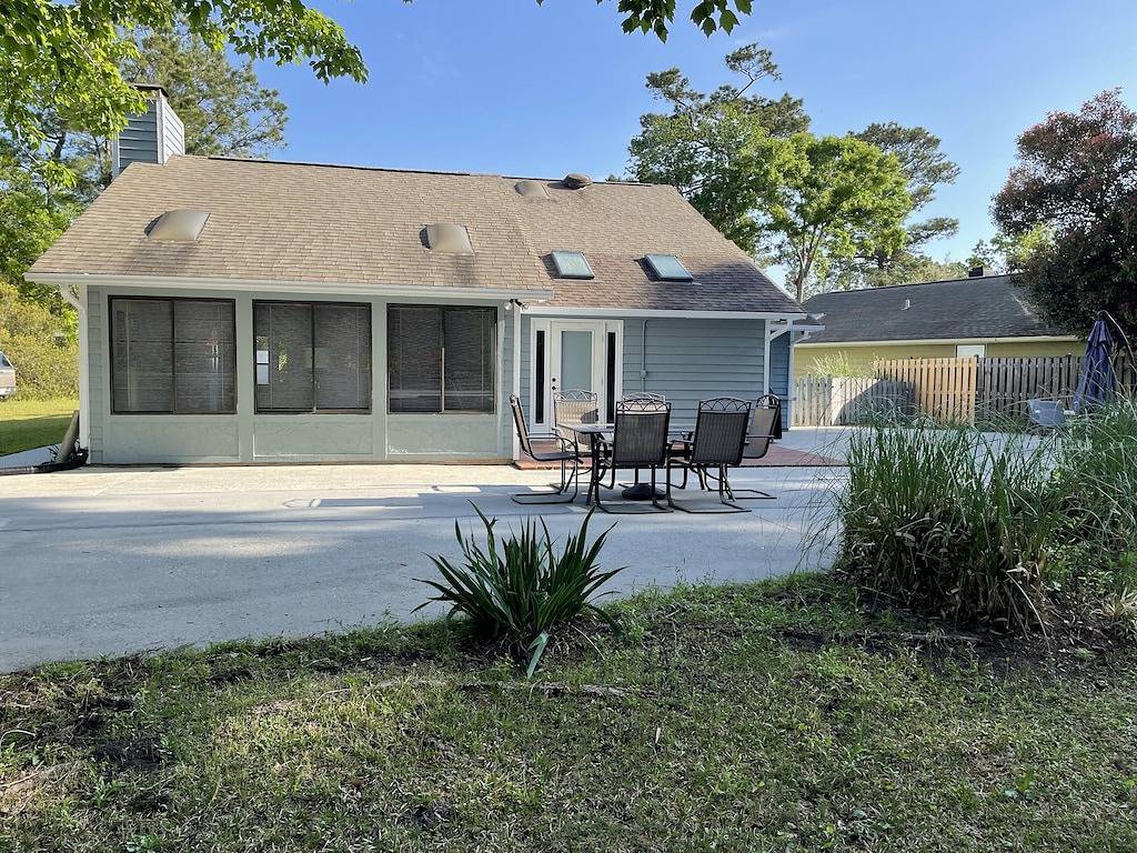 “Hampstead Hideaway”- sleeps 6. in Pender County