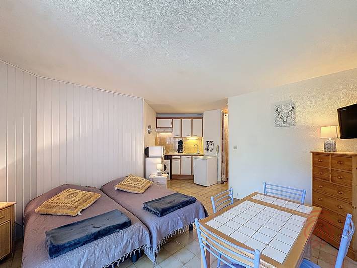 Studio entier, Charmant appartement avec terrasse, parking gratuit et animaux acceptés, proche des thermes à Lamalou in Lamalou-les-Bains, Région de Béziers