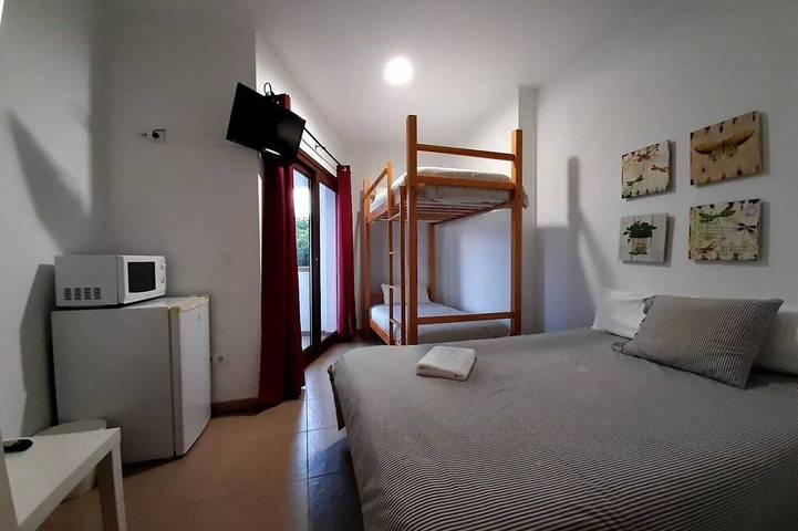 Apartamento para 18 personas, con piscina en Hornachuelos