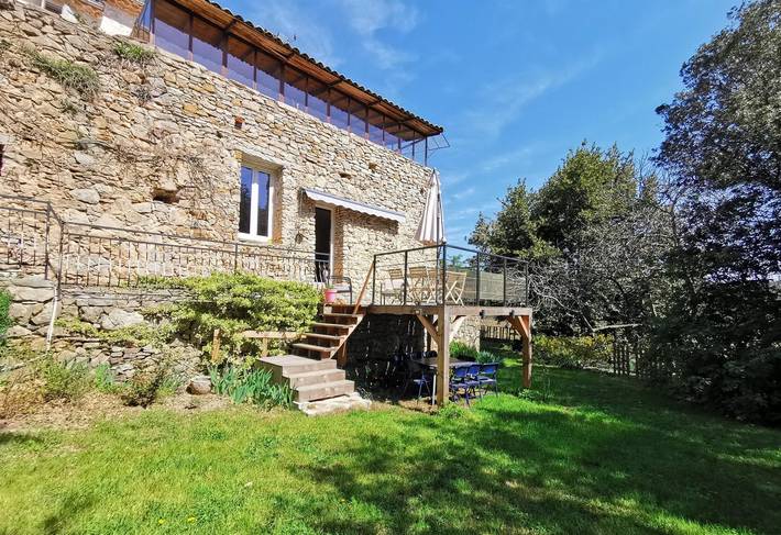 Gîte pour 4 personnes, avec Terrasse ainsi que Jardin et Piscine
