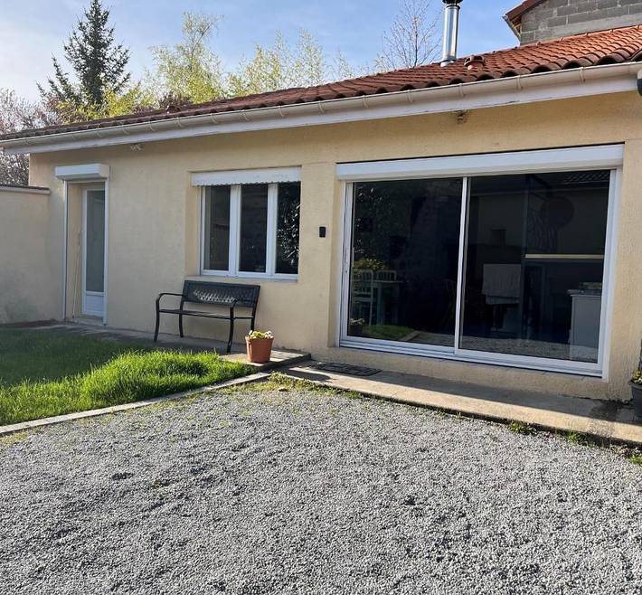 Location de vacances pour 6 personnes, avec jardin et terrasse dans Soleymieux