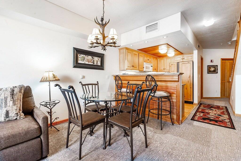 Ganze Wohnung, Caledonian 208 | Ski-In/Out | Private Hot Tub | Town View | On Main Street | Steps to Town Lift in Uinta Wasatch Cache National Forest