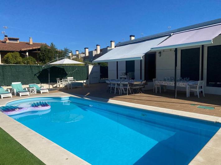 Location de vacances pour 6 personnes, avec jacuzzi ainsi que piscine et jardin à Olite - 2
