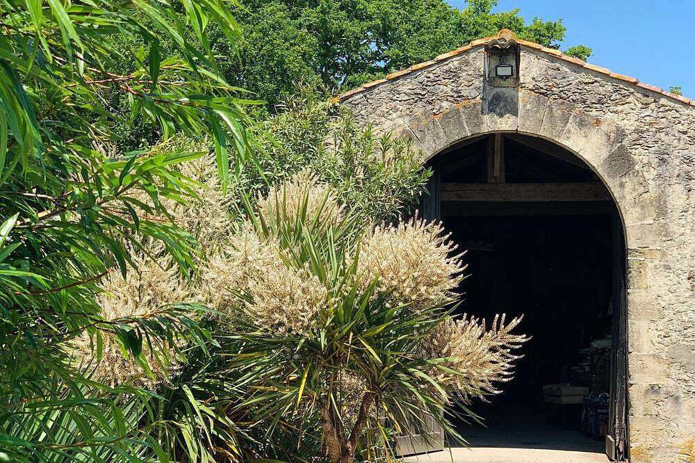 Escapada Relajante: Gîte con Spa Privado en Naturaleza del Marais Breton-Vendéen in Sallertaine, Vandea