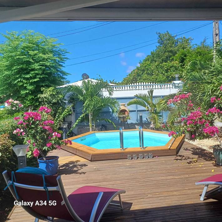 Maison de vacances pour 4 personnes, avec terrasse et piscine à Bouillante
