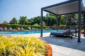 Parc de vacances pour 4 personnes, avec jardin et terrasse ainsi que piscine et jacuzzi à Veldhoven