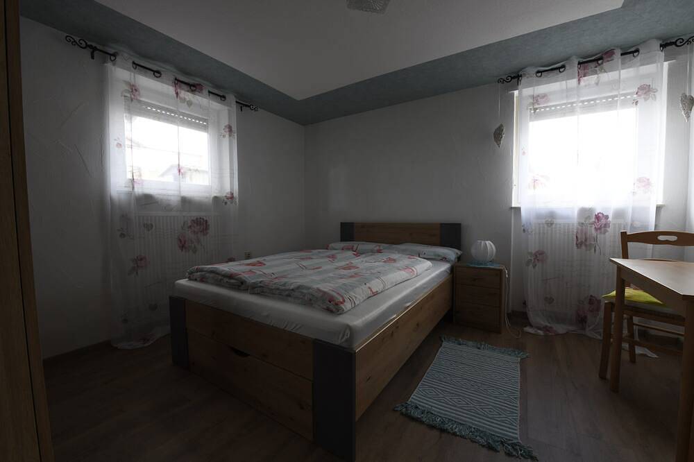 Ganze Wohnung, Gemütliche Ferienwohnung für Familien oder Urlaub mit Ihrem Hund, ebenerdig. in Fischbach bei Dahn, Landkreis Südwestpfalz