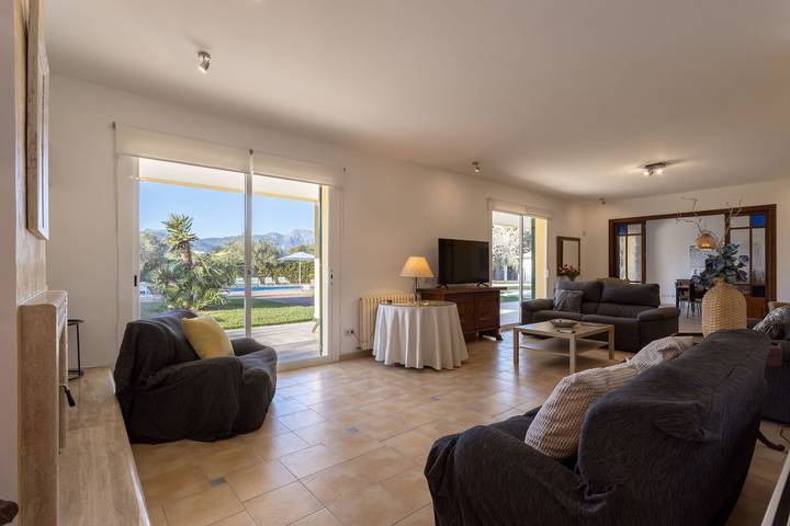 Villa 'Verdura' con vistas a la montaña, Wi-Fi y aire acondicionado in Inca, Interior de Mallorca
