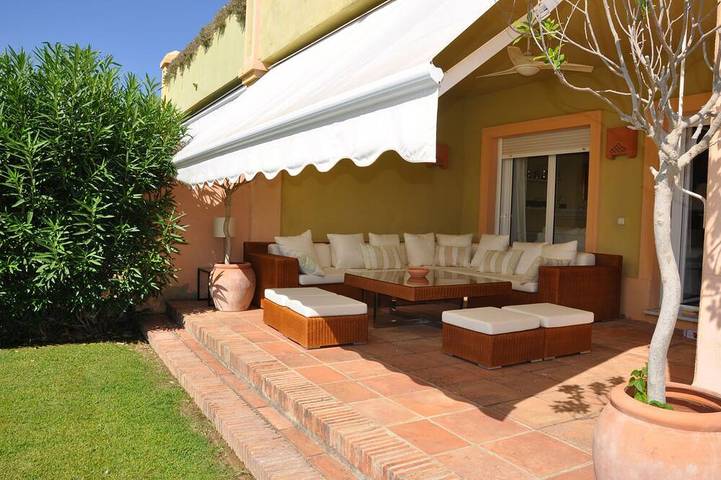 Vacation rental for 12 people, with Balcony and Yard as well as Pool in Sotogrande